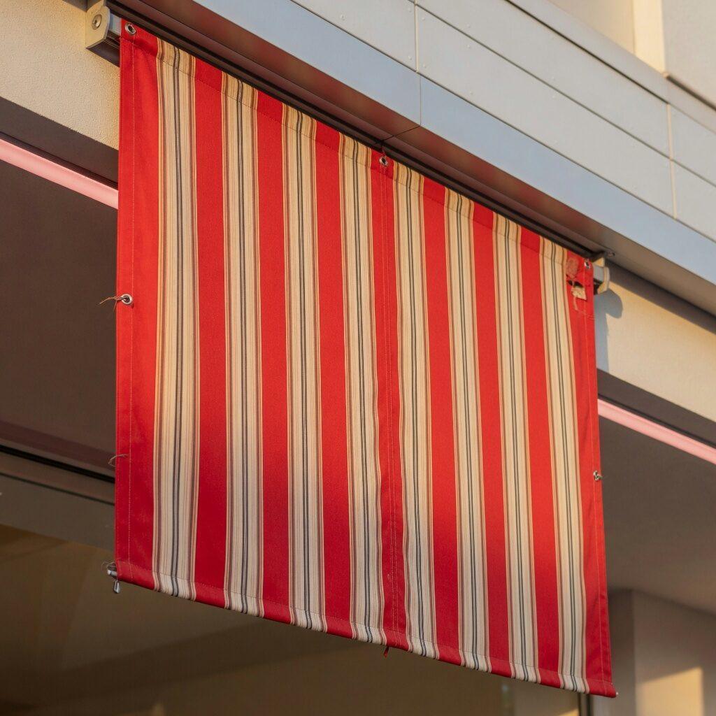An Fassade Senkrechtmarkisen – Markisenhersteller.com